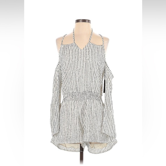 NWT Lucca cold shoulder long sleeve romper - Picture 1 of 3